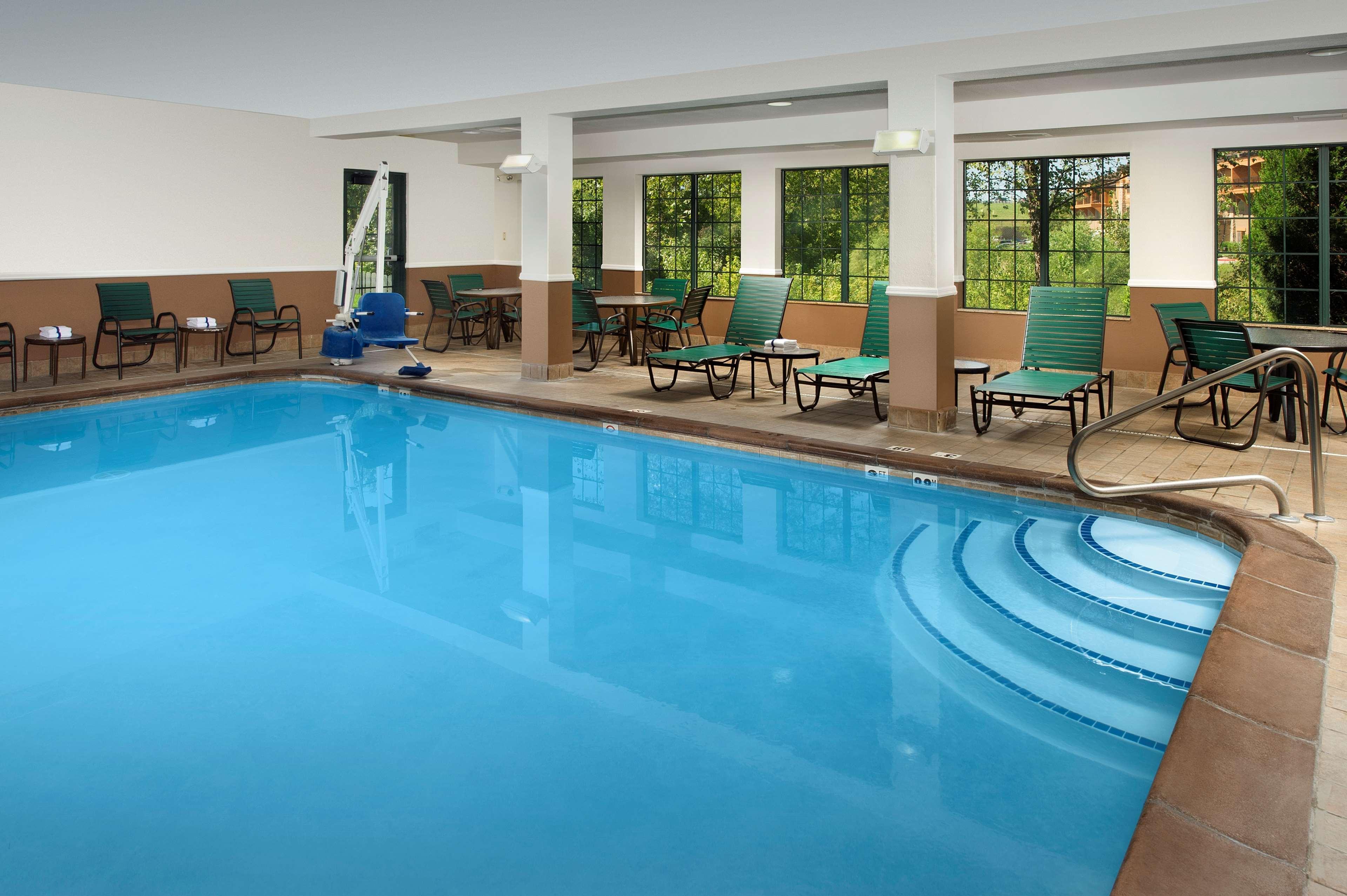 Hampton Inn Kansas City The Legends Servizi foto
